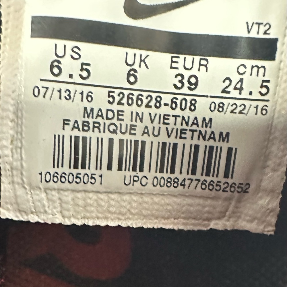 Nike women Red and Black Running Shoes size 6.5 pre owned Exellent condittion. - Picture 7 of 7